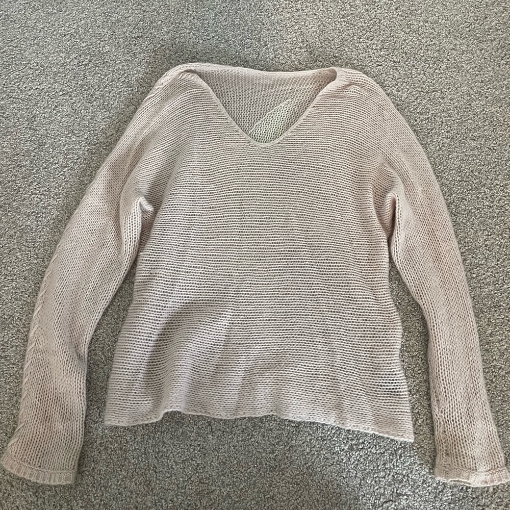 kashmir oversized knitted v-neck sweater with white star on backside.